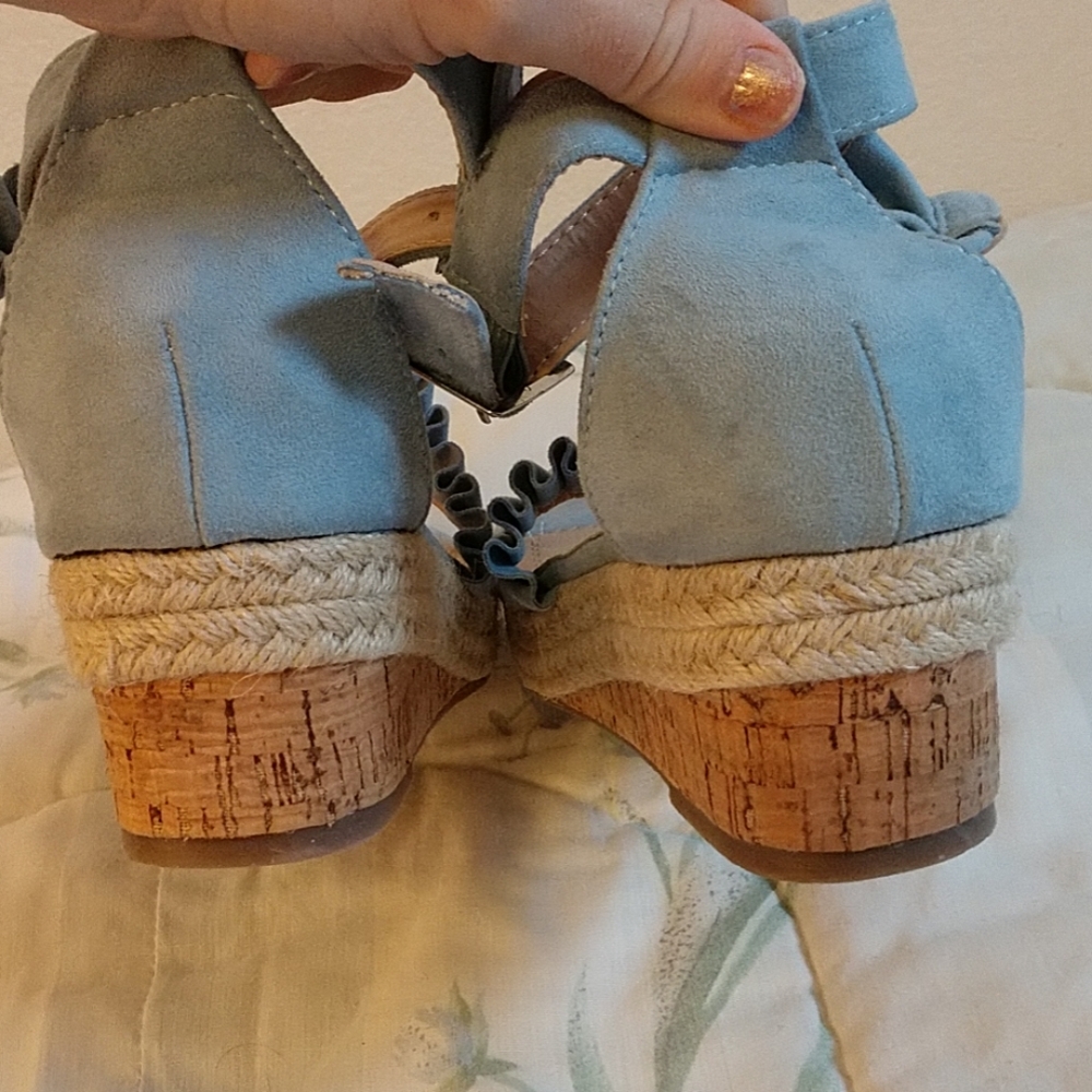 Chase + Chloe Wedge Sandle - Picture 8 of 8